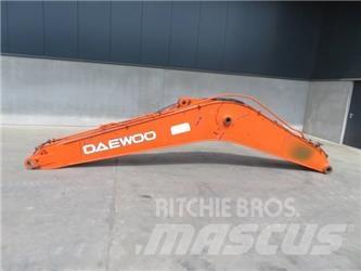 Daewoo DX 225 LC Chassis and suspension