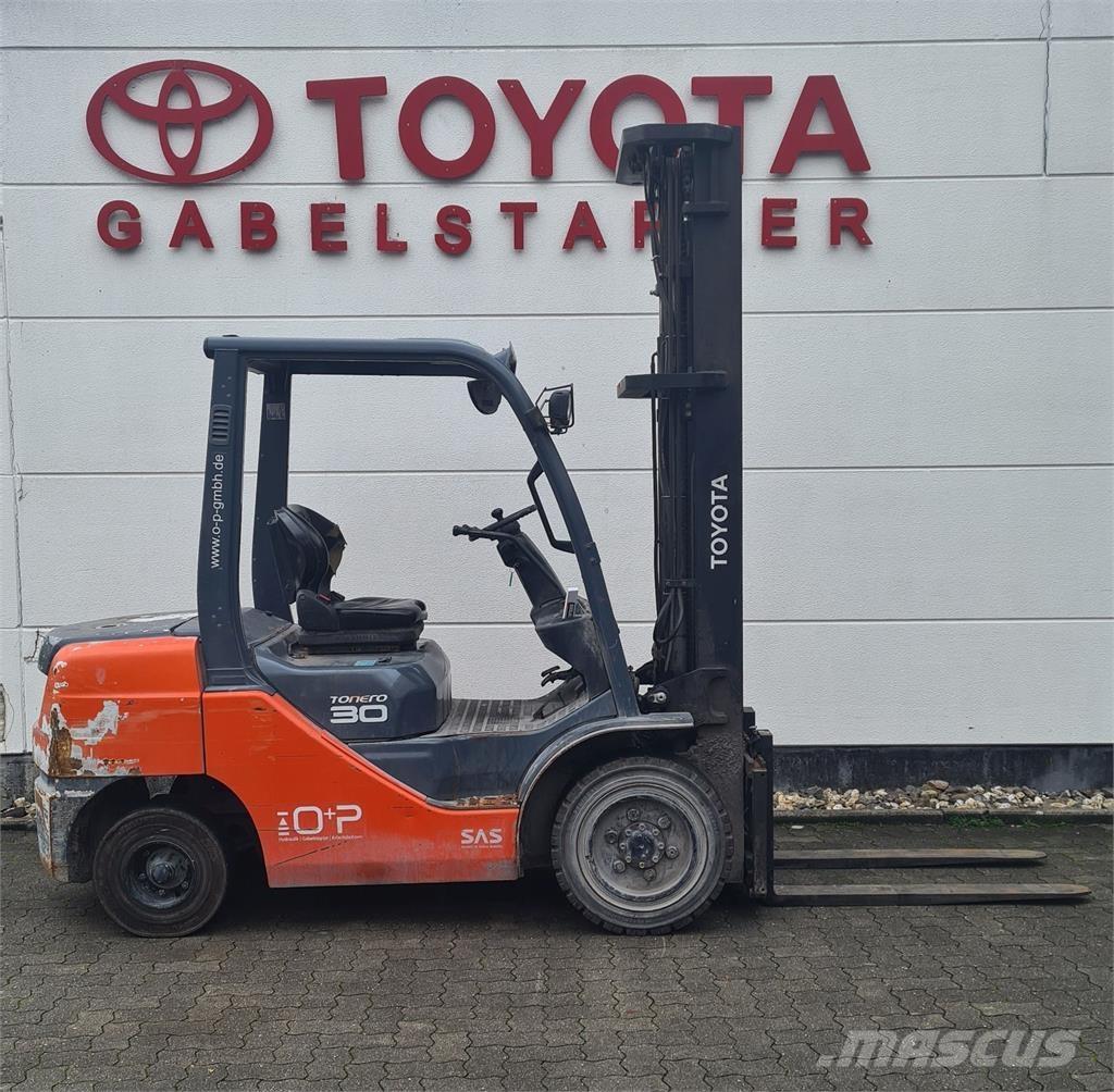 Toyota 02-8FDF30 Diesel trucks