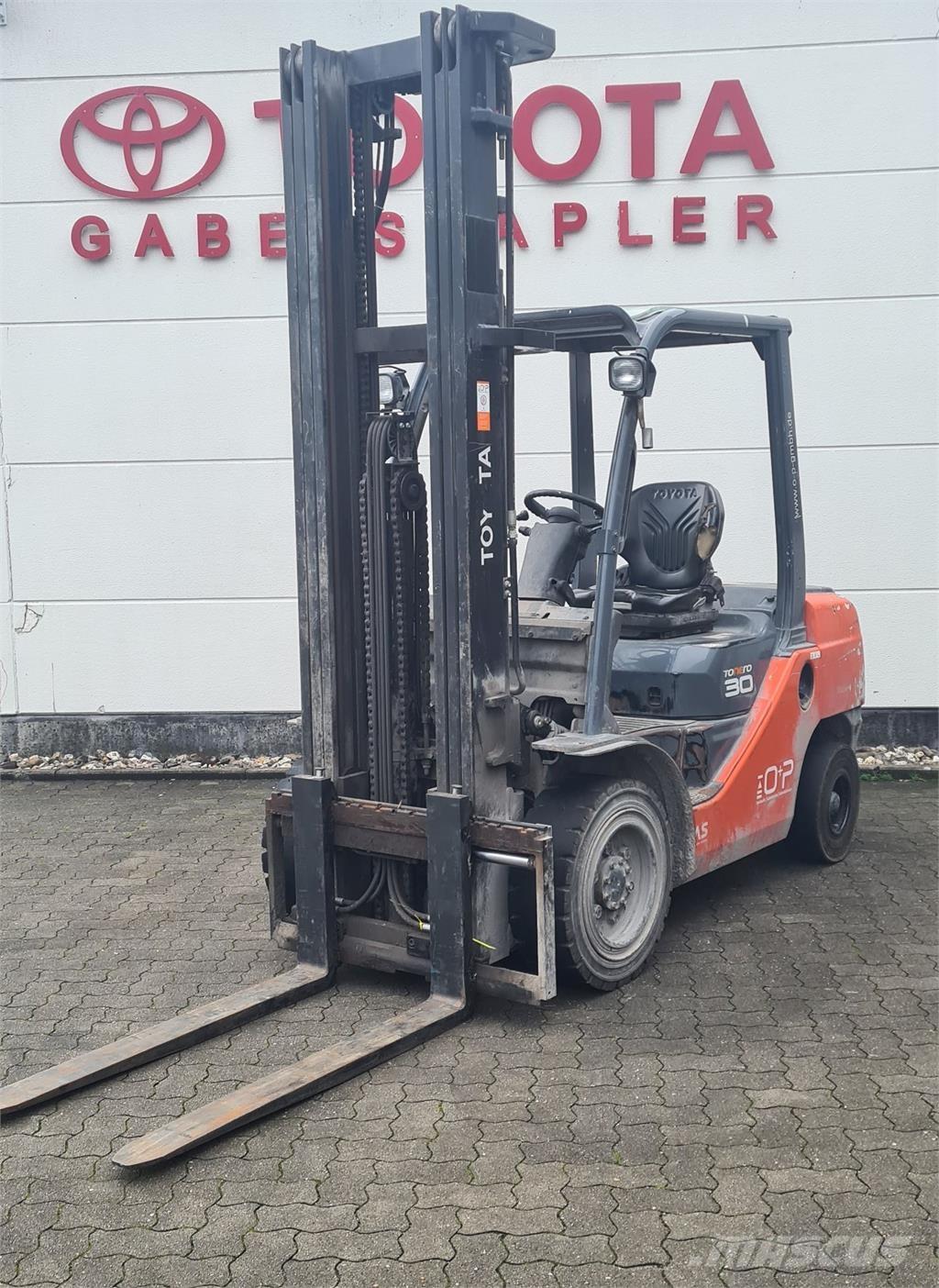 Toyota 02-8FDF30 Diesel trucks