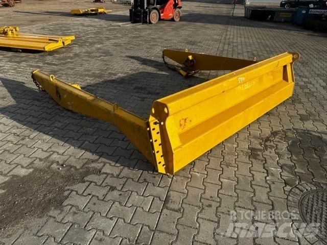 CAT 725 TAIL GATE Articulated Haulers