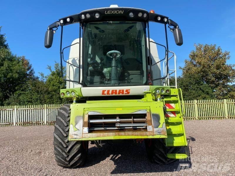 CLAAS LEXION 740 Combine harvesters