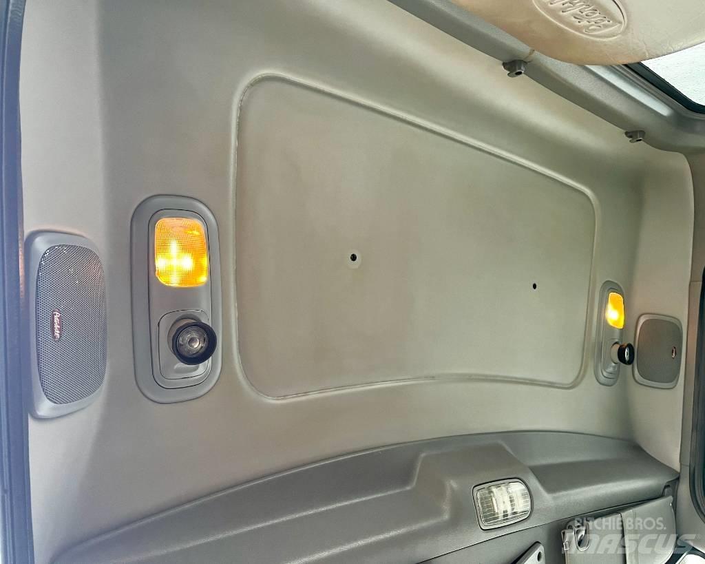 Peterbilt 367 Truck Tractor Units