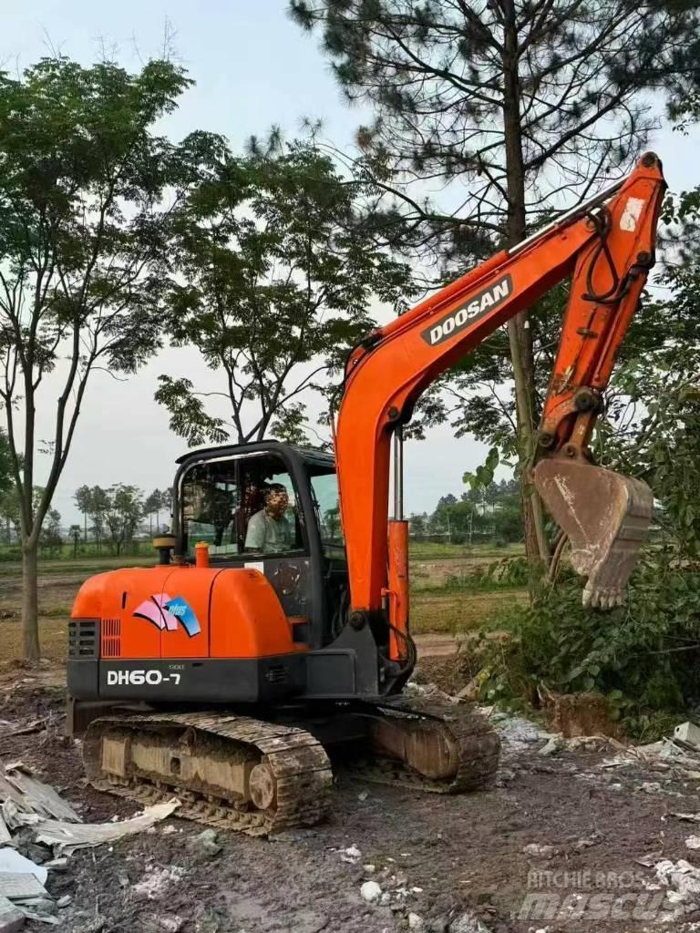 Doosan DH 60 Mini excavators < 7t