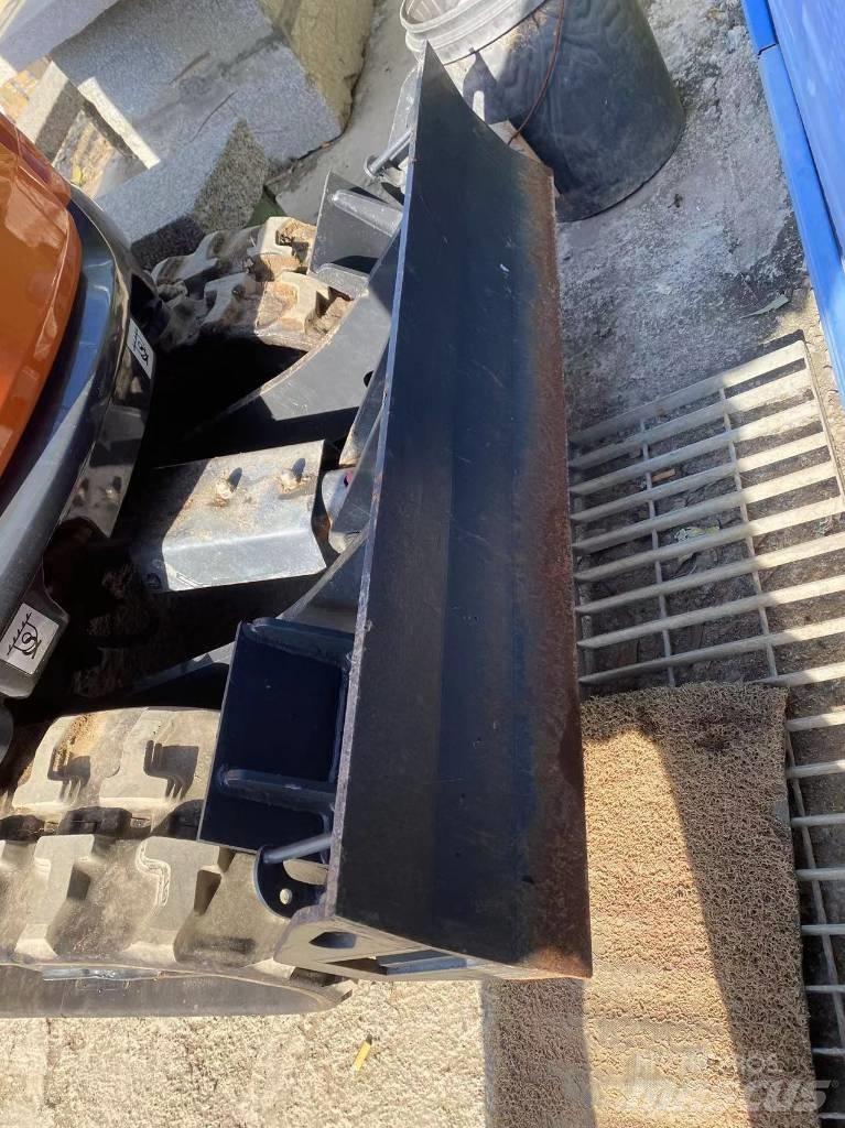 Doosan DX 17 Mini excavators < 7t
