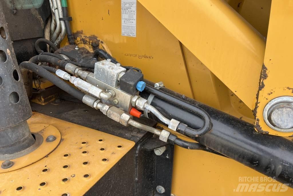 CAT 432 F2 TLB's