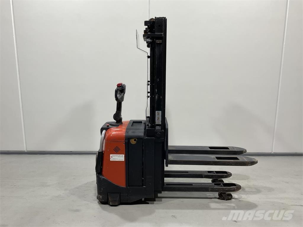 BT SPE125L Self propelled stackers
