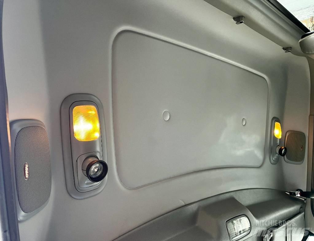 Peterbilt 365 Truck Tractor Units