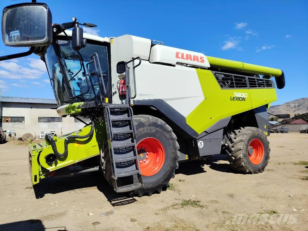 CLAAS Lexion 7400 Combine harvesters