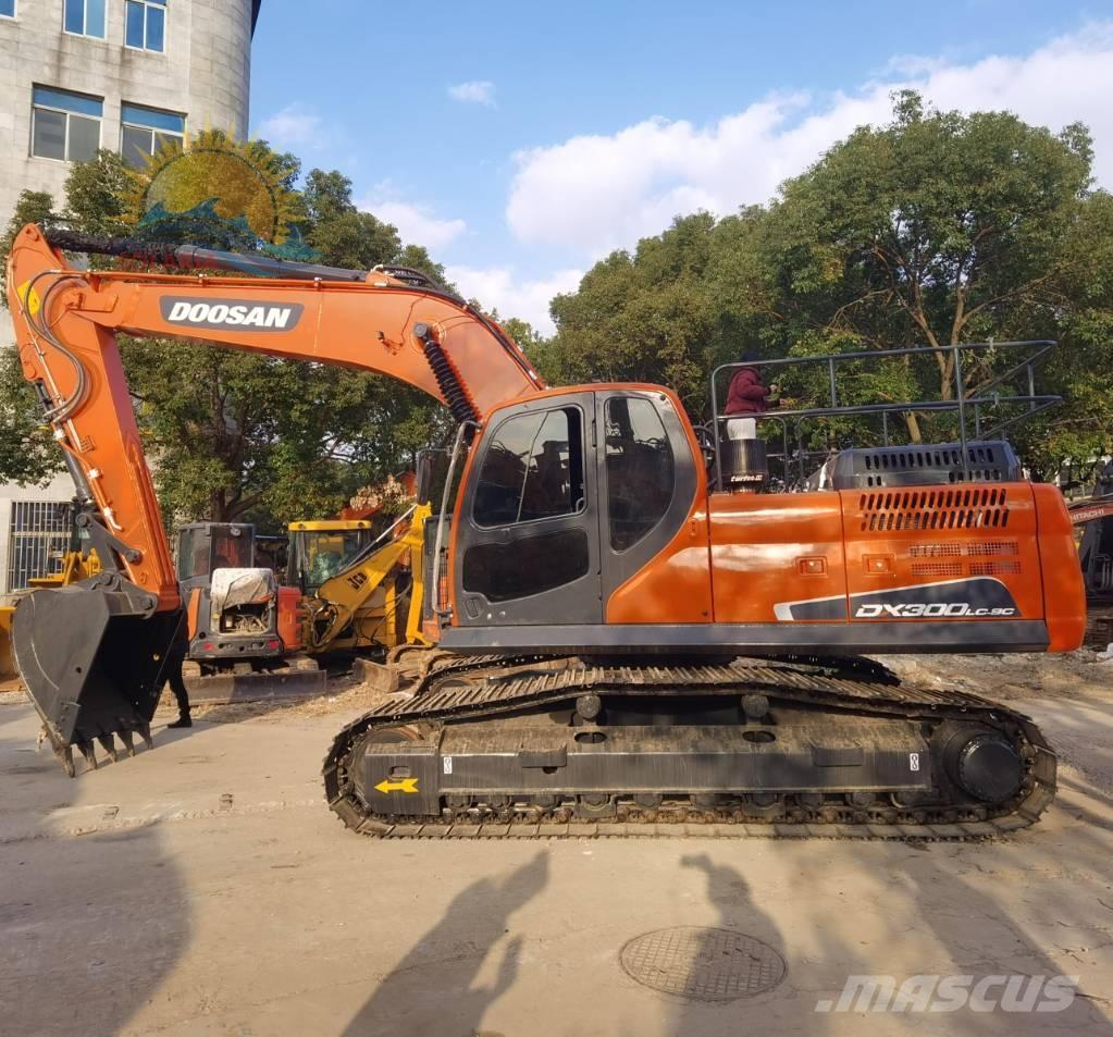 Doosan DX 300 LC Crawler excavators