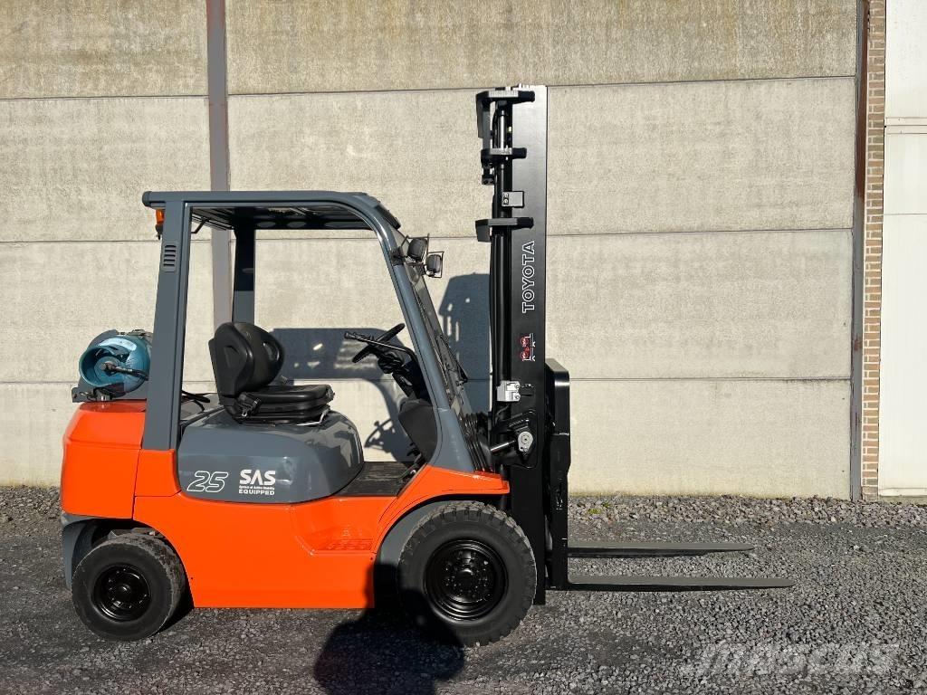 Toyota 42-7FGF25 LPG trucks