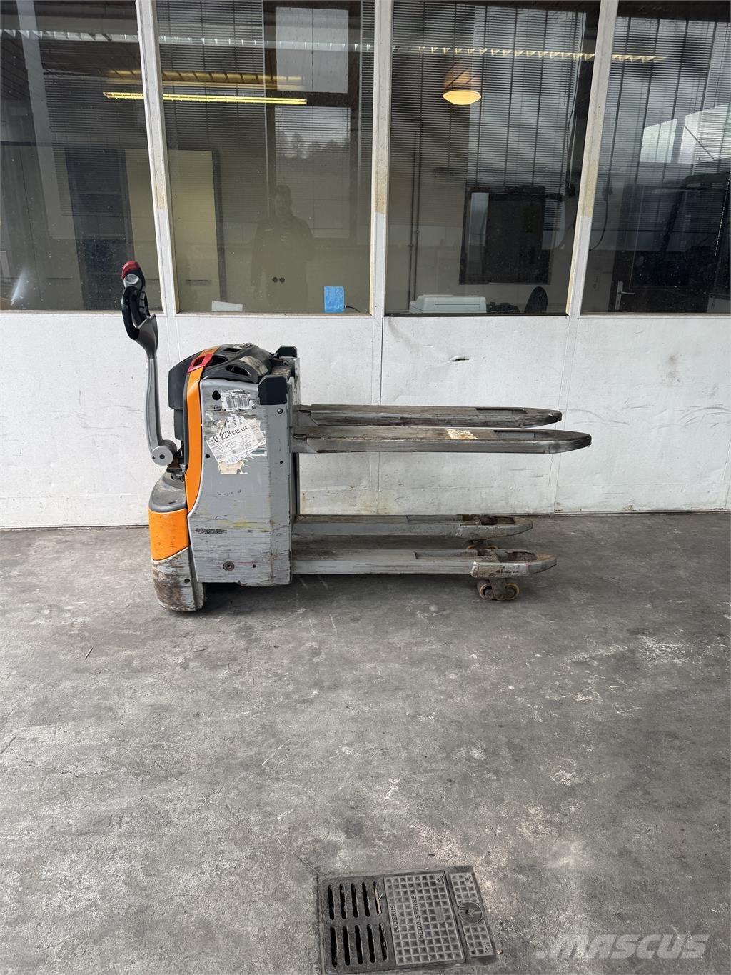 Still EXU-H18 Pedestrian stacker