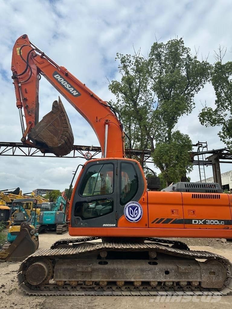 Doosan DX300 Crawler excavators
