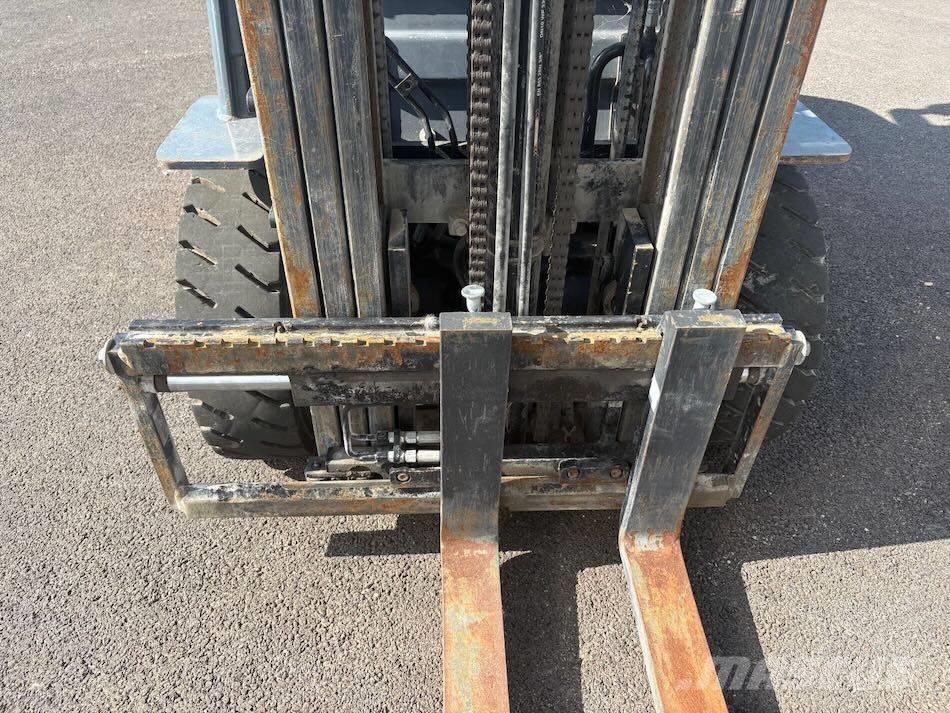 Toyota 8 FDF 25 Diesel trucks