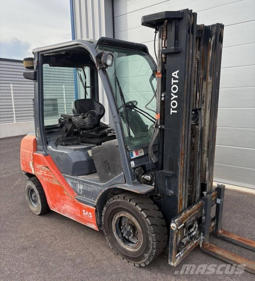 Toyota 8 FDF 25 Diesel trucks