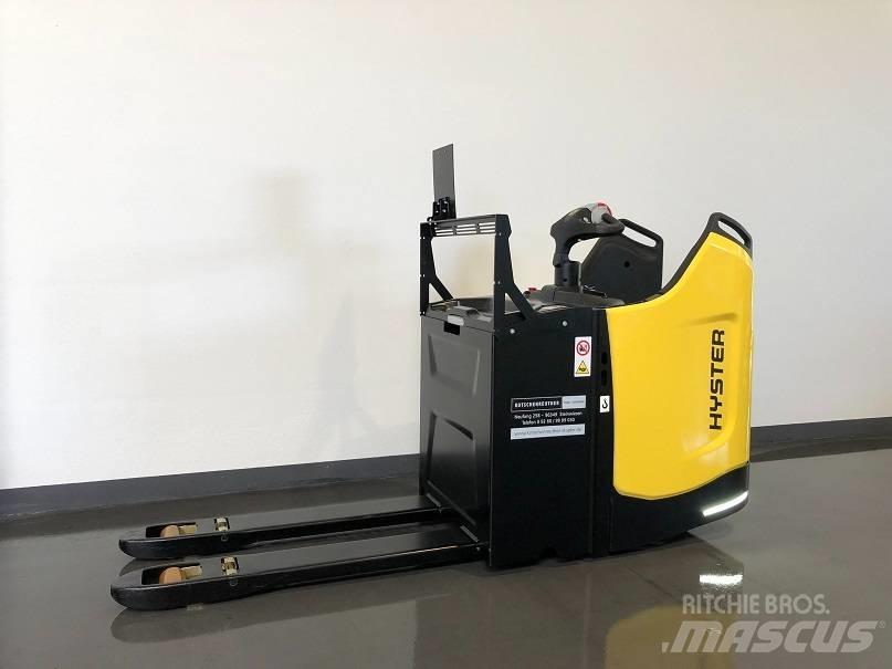 Hyster P2.0S Pedestrian stacker