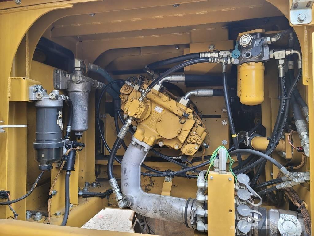 CAT 330FL Crawler excavators