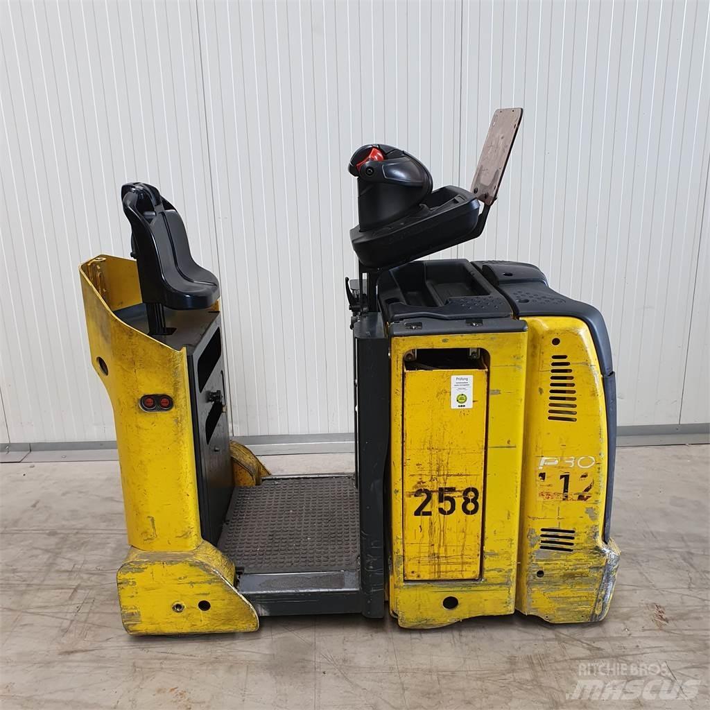 Linde P30C Towing truck