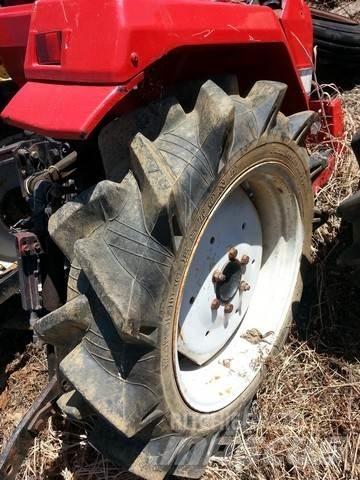  Pneus 8.3-22 Tyres, wheels and rims
