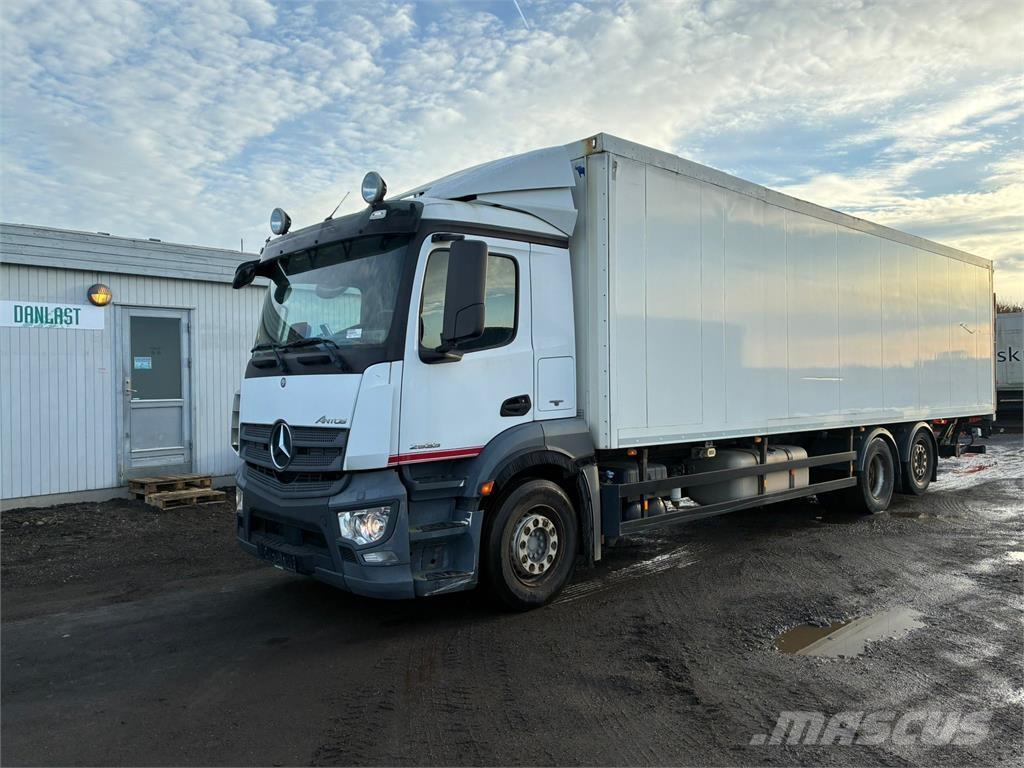 Mercedes-Benz 2533 Van Body Trucks