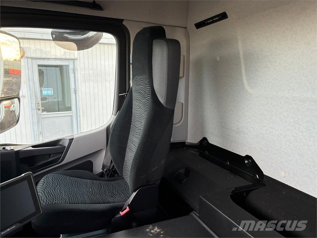 Mercedes-Benz 2533 Van Body Trucks