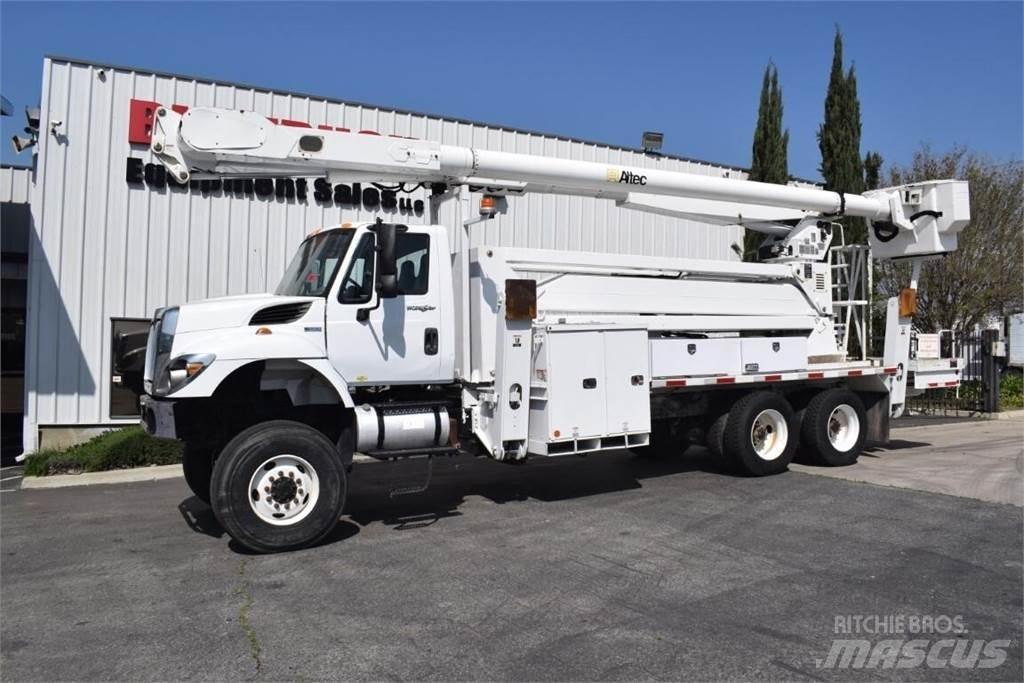 Altec AM900-E100 Truck mounted aerial platforms
