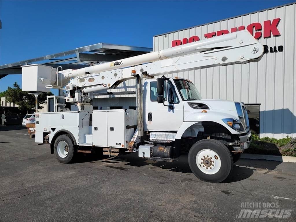 Altec AN55E Truck mounted aerial platforms