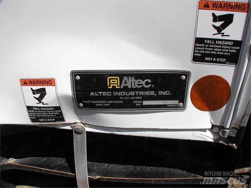 Altec DC47TR Mobile drill rig trucks