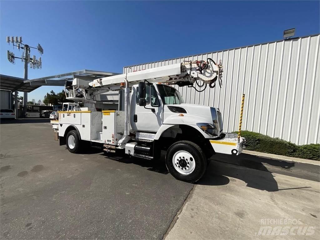 Altec DC47TR Mobile drill rig trucks