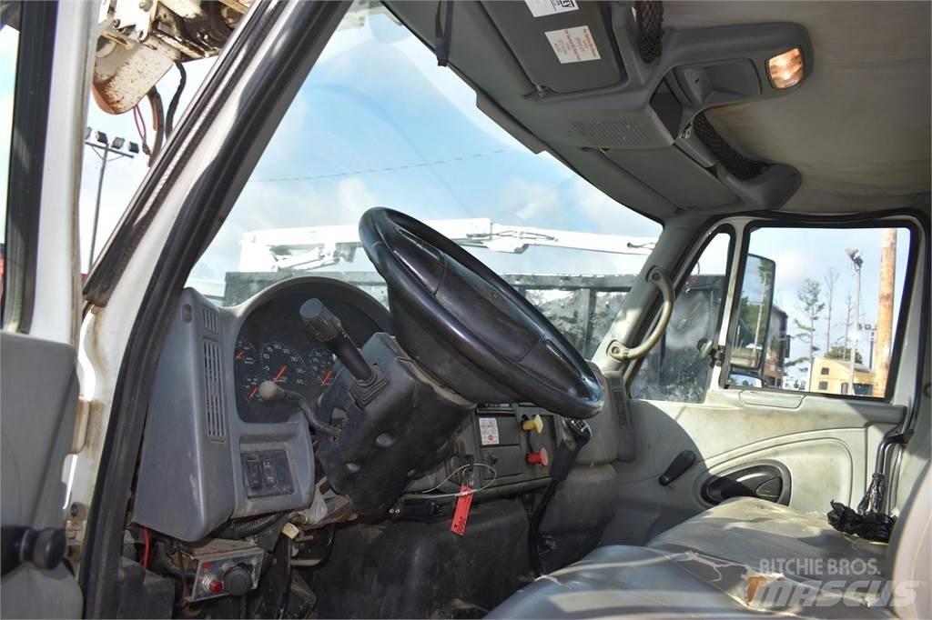 Altec DM47TR Mobile drill rig trucks