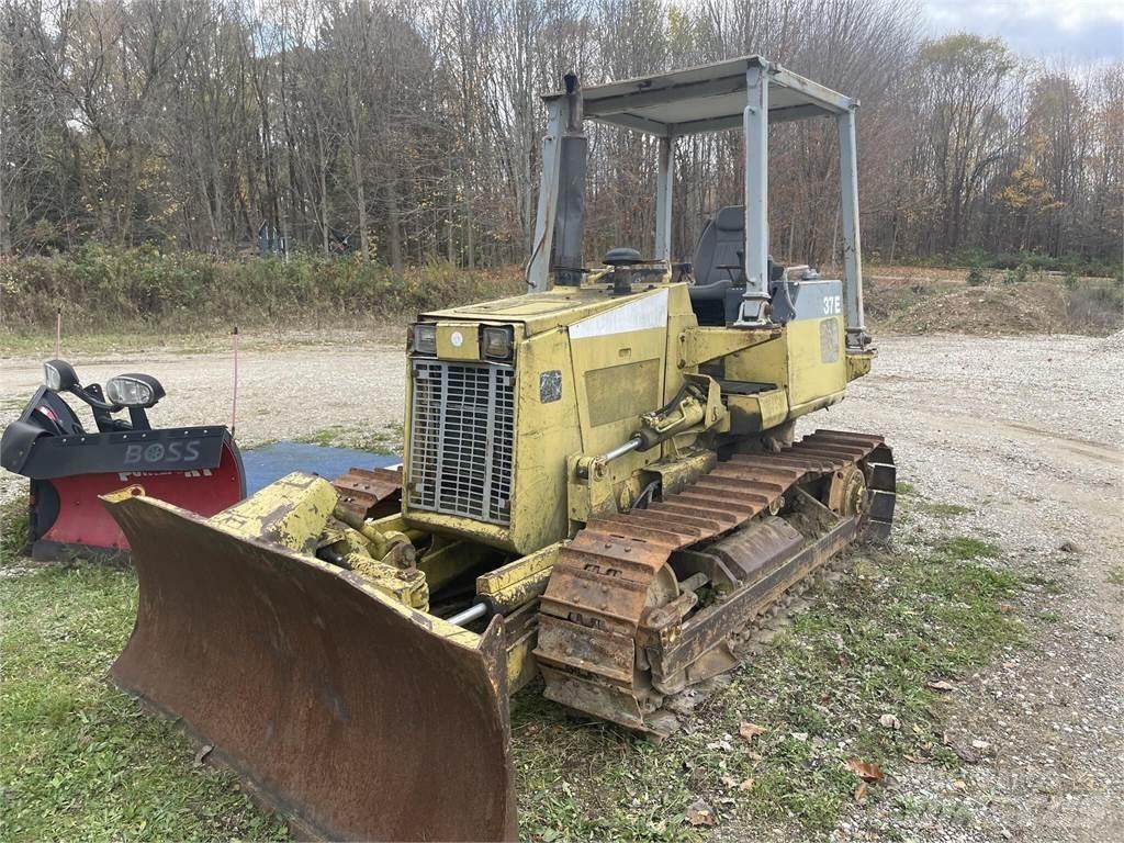 Komatsu D37E-5 Crawler dozers