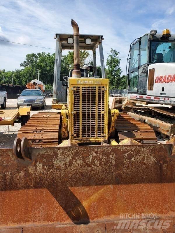 Komatsu D38P-1 LGP Crawler dozers