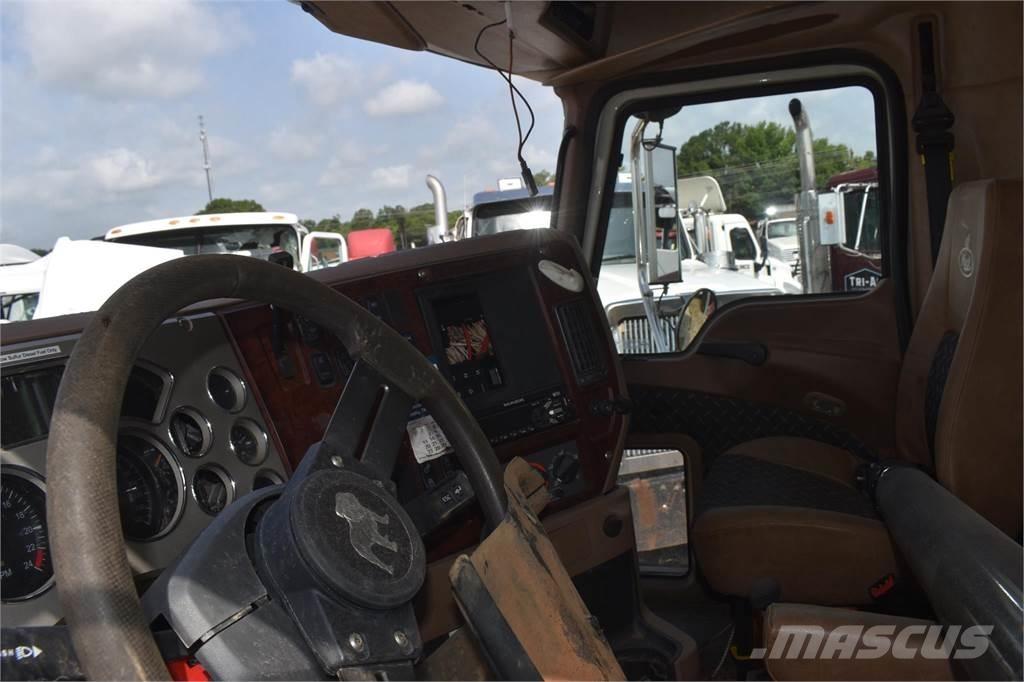 Mack GRANITE GU713 Tipper trucks