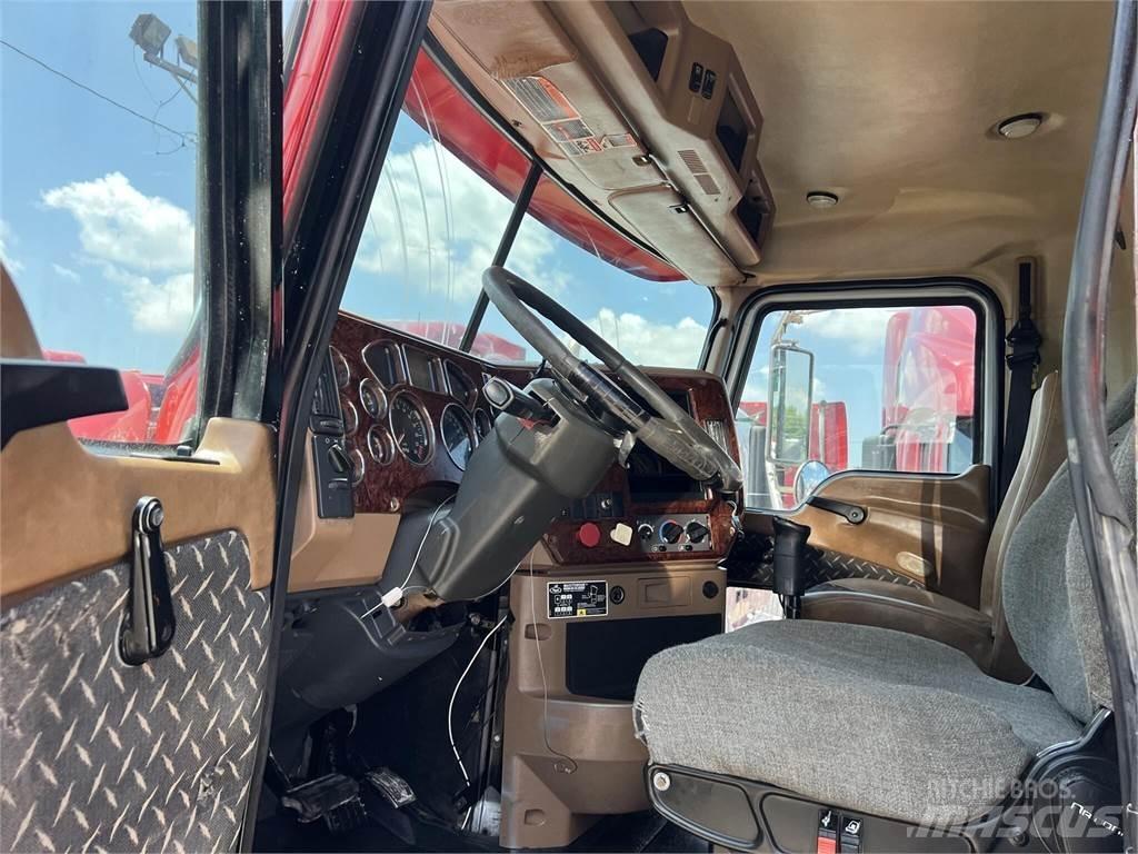 Mack GRANITE GU713 Tipper trucks