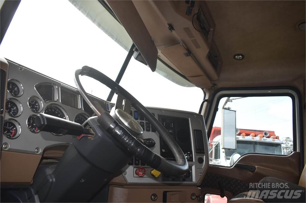Mack GRANITE GU713 Tipper trucks