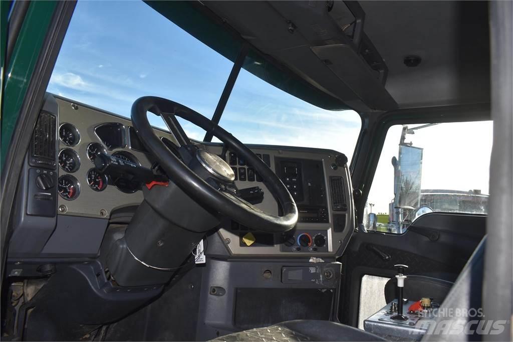 Mack GRANITE GU713 Tipper trucks