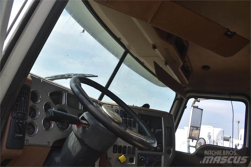 Mack GRANITE GU813 Tipper trucks