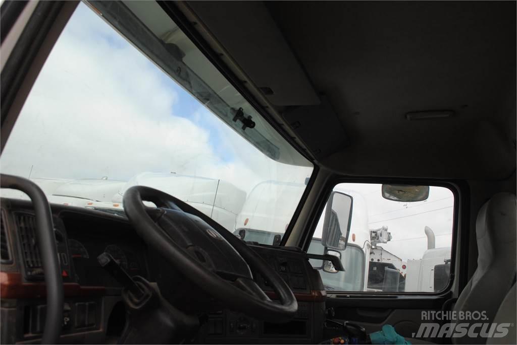 Volvo VHD64B200 Concrete trucks