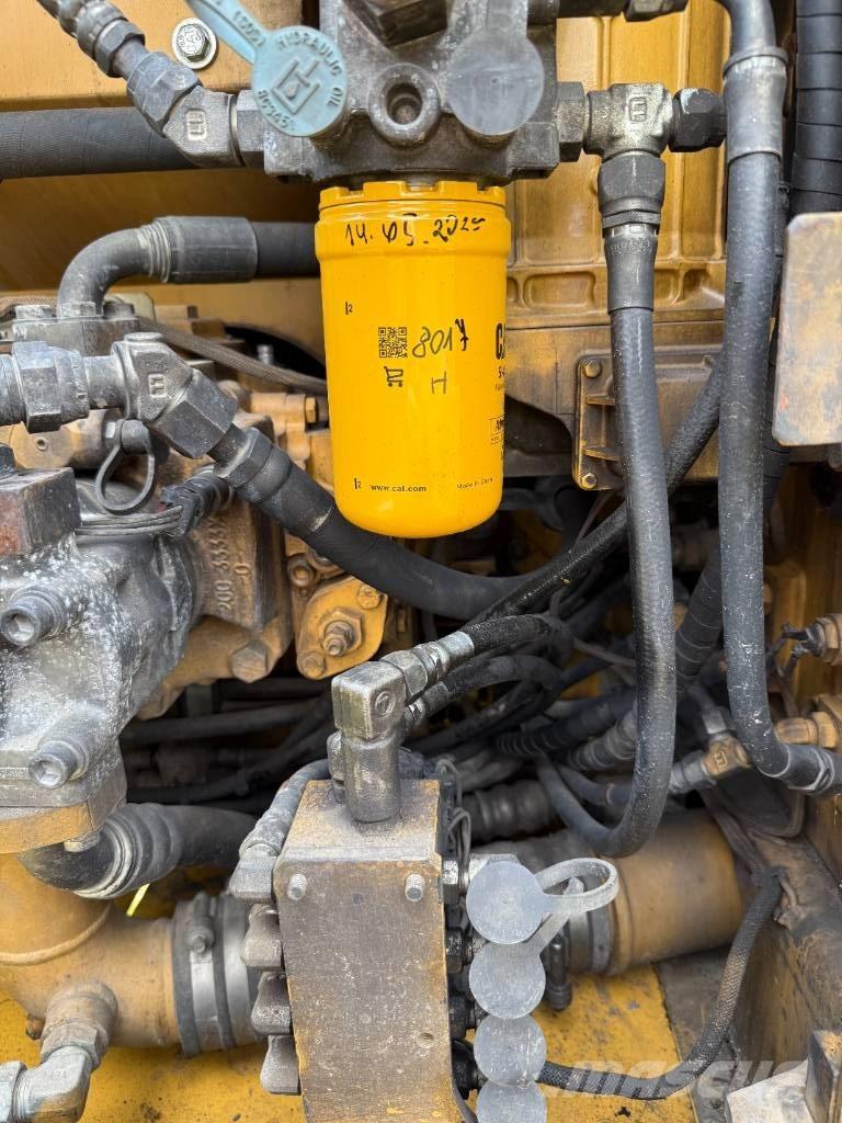 CAT 323 D L Crawler excavators