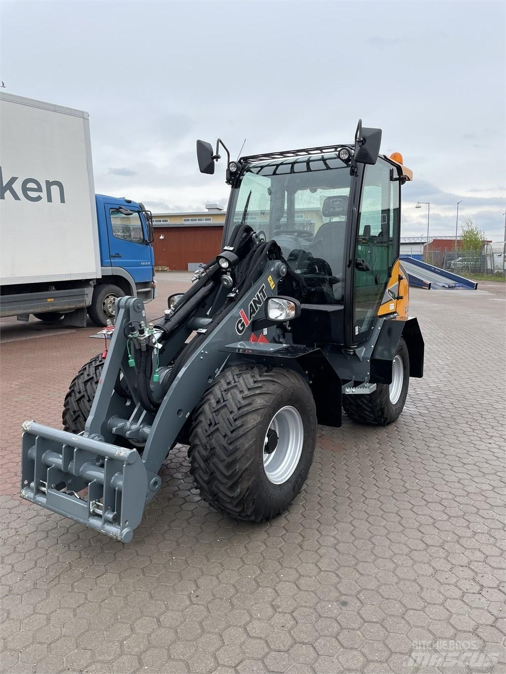 GiANT G3500 X-TRA Skid steer loaders