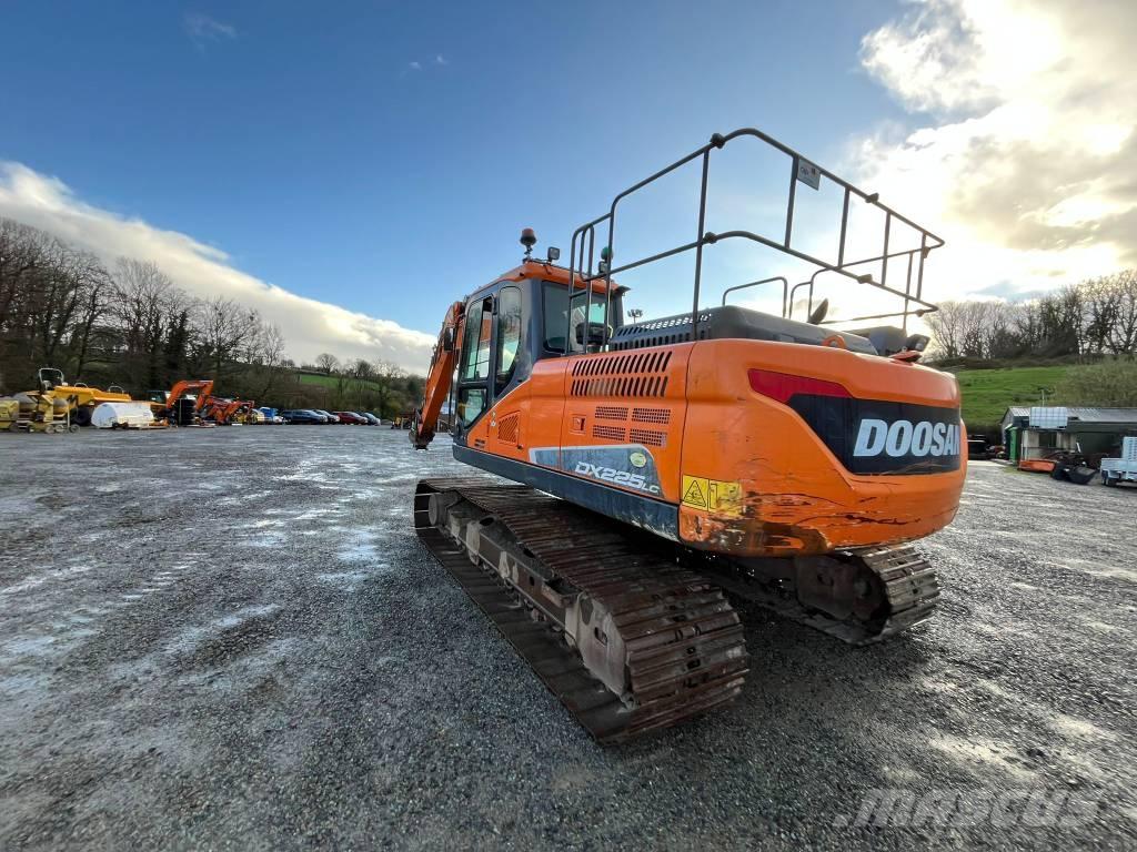 Doosan DX 225 Crawler excavators