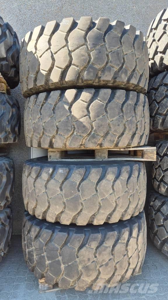 BKT 23.5R25 Tyres, wheels and rims