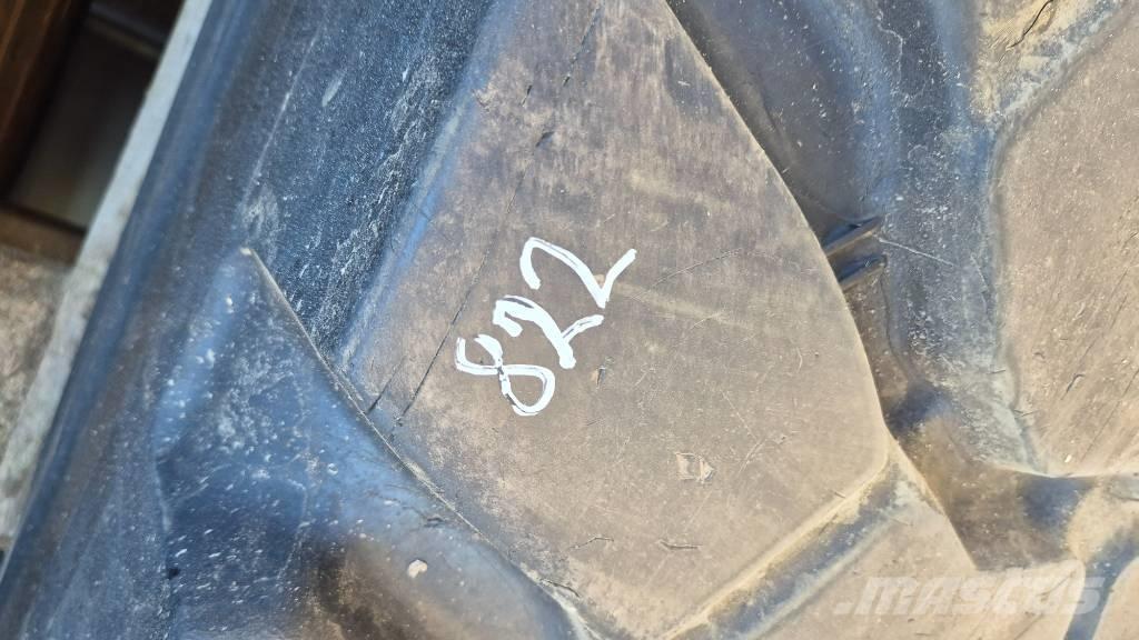 BKT 23.5R25 Tyres, wheels and rims