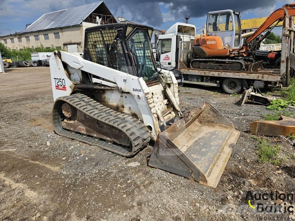 Bobcat T 250 Crawler FEL's