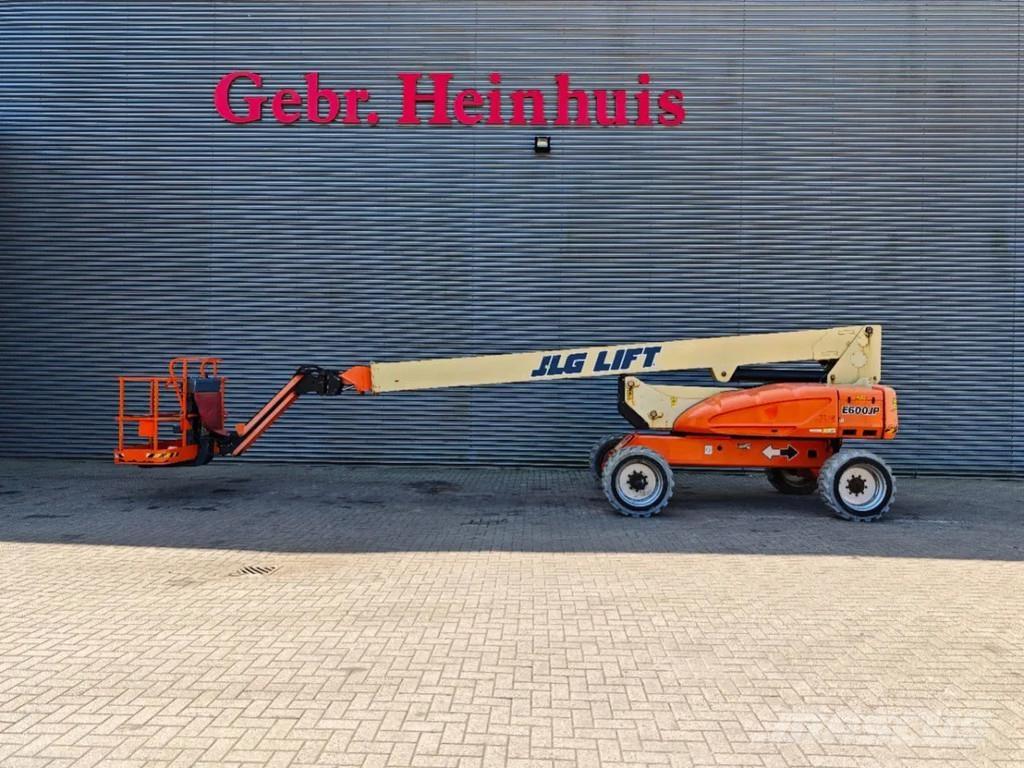 JLG E600 JP Articulated boom lifts