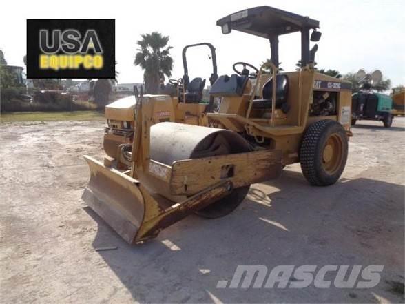 CAT CS-323C Single drum rollers