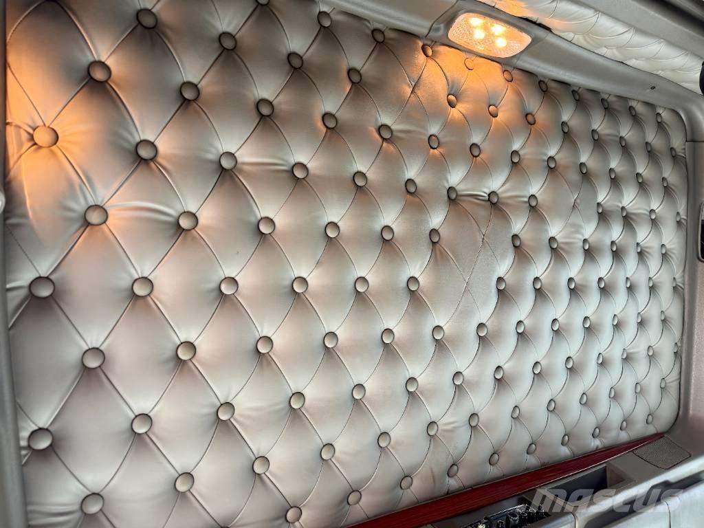 Kenworth W 900 Truck Tractor Units