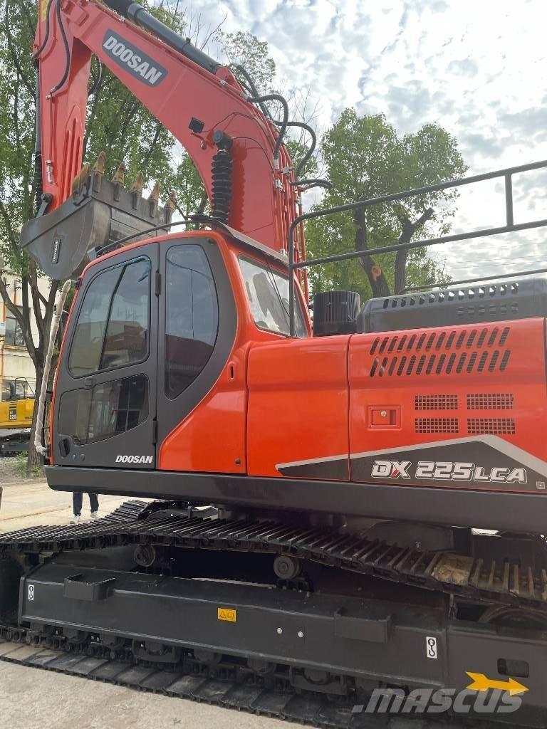 Doosan DX 225 Midi excavators  7t - 12t