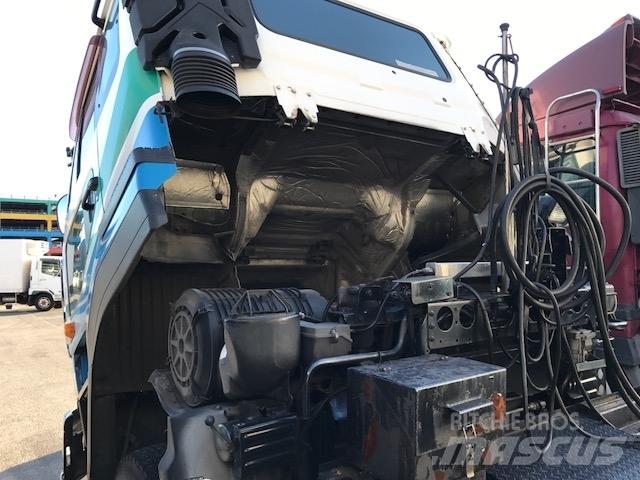 UD KL-CK482BAT Truck Tractor Units