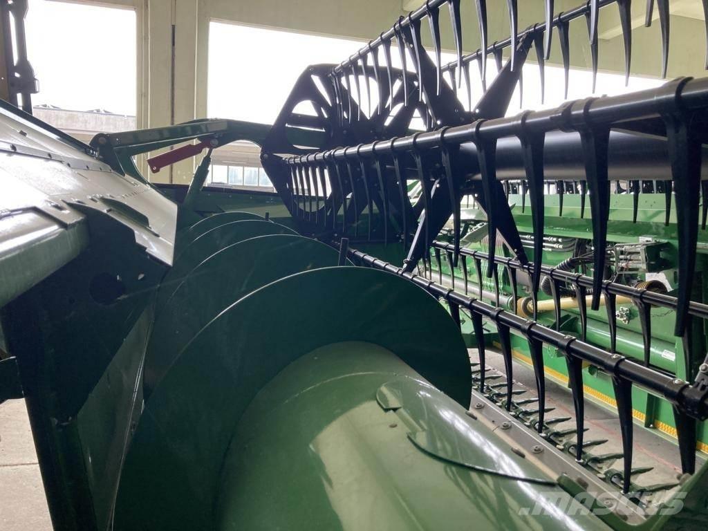 John Deere 722X Harvester heads