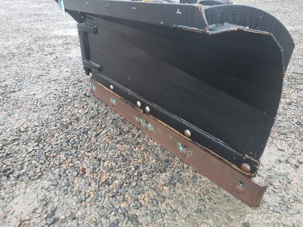 SE Equipment  Vikplog Ploughs